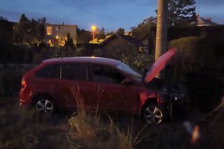 Seniorka sjela s autem v Řevnicích do pole, museli ji resuscitovat - Novinky